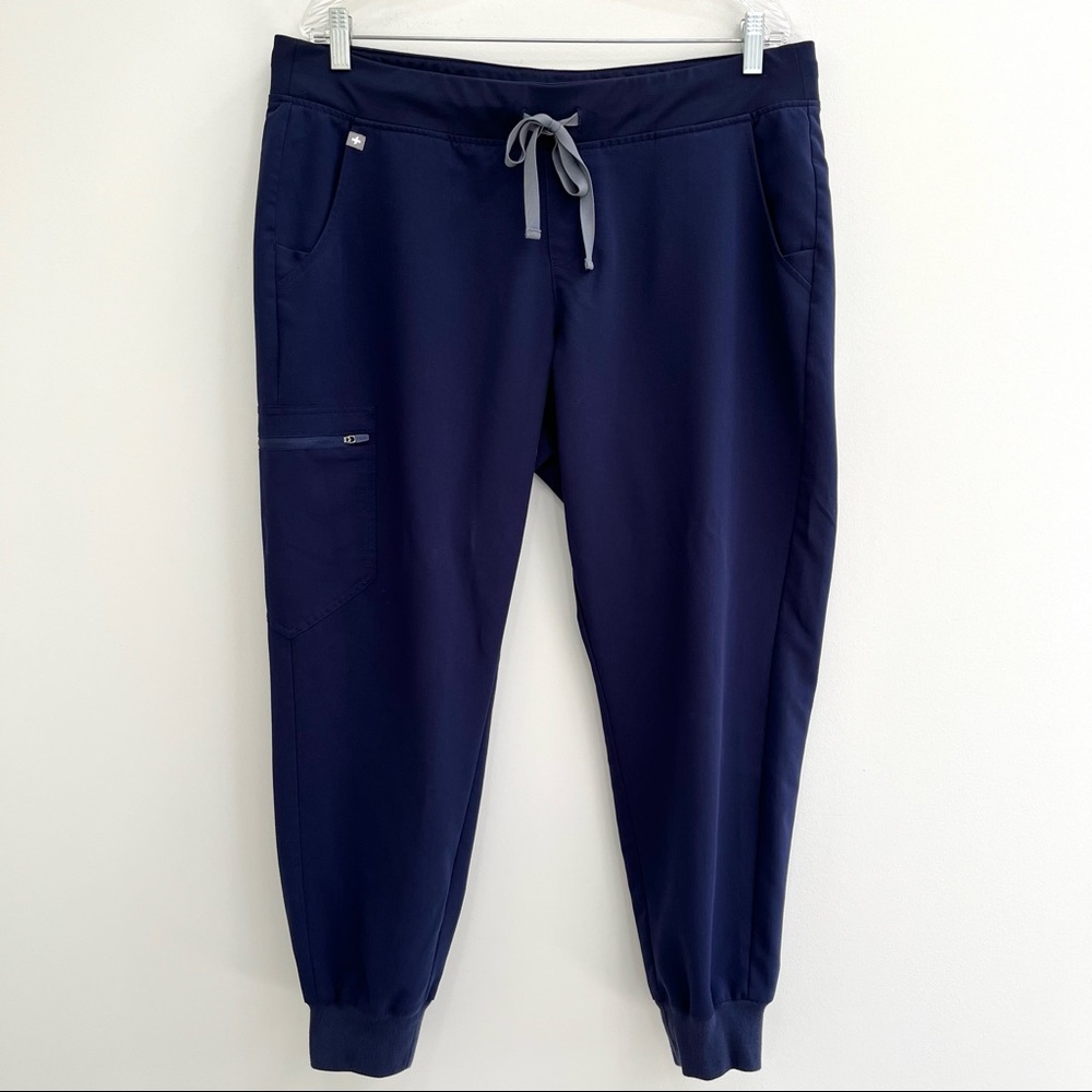 Woman’s Figs technical collection navy blue scrub jogger pants size XL petite